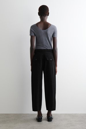 COS Women's Pantaloni Cropped In Velluto A Coste in Nero