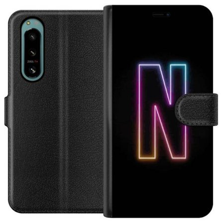 Kompatibelt Lommeboketui til Sony Sony Xperia 5 IV Minimalistisk neonbokstav N i fargeskiftende lys mot svart bakgrunn