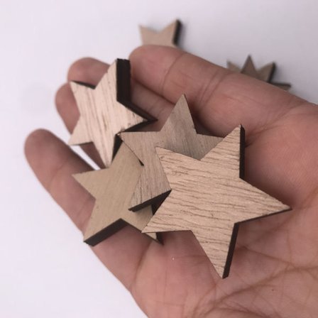 100 stk Mini Trestjerne Skiver, Trestjerne Pynt, Blandede Små Trestjerner, Spisebord Hjemmedekor Tilbehør, Perfekt som Julepynt