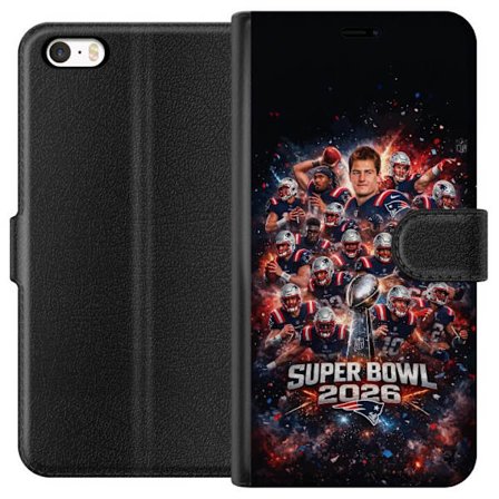 Kompatibelt Lommeboketui til Apple iPhone 5s Super Bowl 2026 plakat med New England Patriots og NFL-trofe i eksplosiv sportsdesign