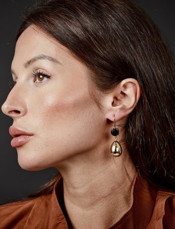 Bud to rose Drop Crystal Hook Earring Black/Gold - Gold - ONE SIZE