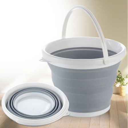 En hopfällbar hink med bärbara tunnor för resor utomhus