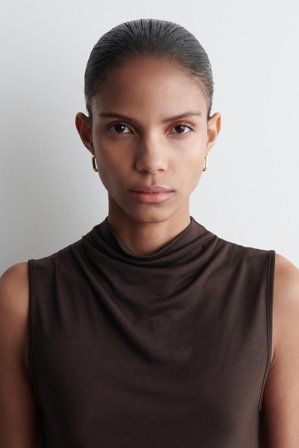 COS Women's Oval Hoop Earrings in Bronze