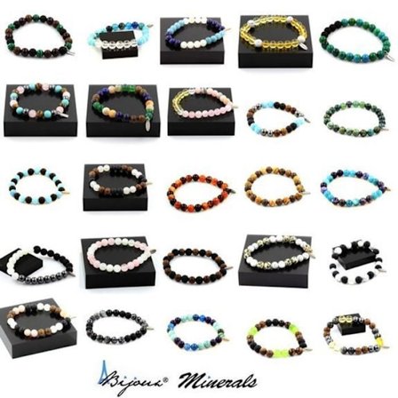 Stenar och mineraler. Armband Apatite från Brasilien + 8 mm träpärlor. Tillverkad i Frankrike.