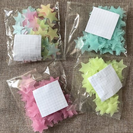 400 stk. farverige selvlysende stjerner til væggen - fluorescerende, natlysende klistermærker i plastik