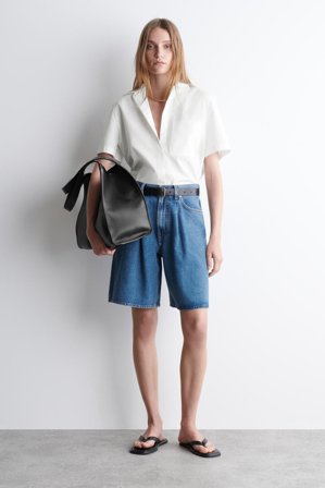 COS Frauen Jeansshorts Mit Weitem Bein in Blau