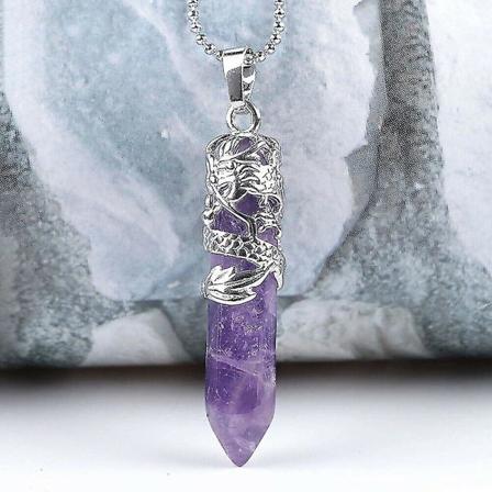 Luonnollinen kuusikulmainen kvartsikristalli Chakra Healing Point -riipus Lohikäärmekoriste Kaulakoru Ametisti