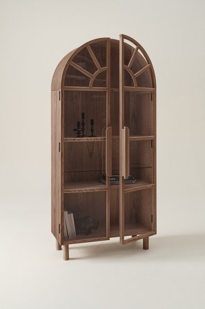 Jotex - Vitrineskap Valnøtt - SANDOR - Kjøp Skap & Vitrineskap hos Jotex