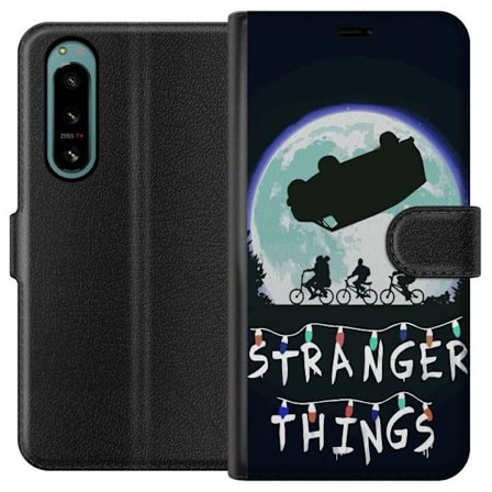 Kompatibelt Lommeboketui til Sony Xperia 5 IV Stranger Things plakat med syklende barn og svevende bil mot fullmånen ikonisk scene inspirert av serie
