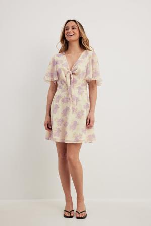 NA-KD Boho Robe courte nouée sur le devant en mousseline - Tenue de festival - Flower - EU 32