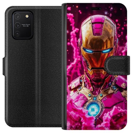 Kompatibelt Lommeboketui til Samsung Galaxy S10 Lite Klosset grønn figur i pikselert fantasiverden med trehus og dyr i retro spillmiljø