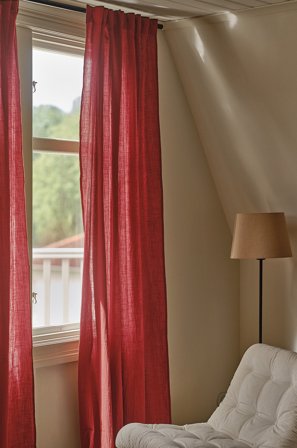 Jotex - Gardin Med Multifunksjonsbånd 2-pk Rød - LUNI - Kjøp Multifunksjonsgardiner hos Jotex