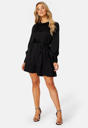 BUBBLEROOM Catalina Structured Satin Dress Black Klær