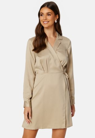 BUBBLEROOM Destinee wrap dress Light nougat Klær