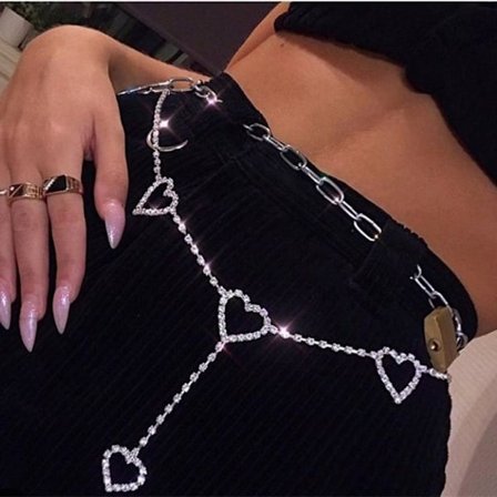 Rhinestone Body Chain Belt Crystal Waist Chain Hjerteformet anheng Sommer Strand Midje Body Smykker Festival Belt Belly Smykker for kvinner og jenter