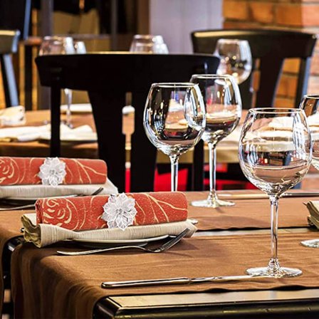 Sølv - Sett med 12 hule blomster serviettringer med steiner