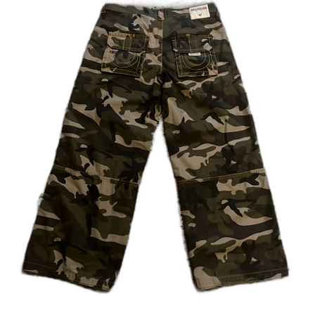 Camouflage cargobyxor från True Religion