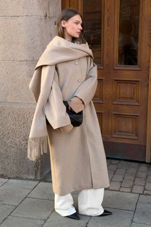 NA-KD - Lang kåpe i ullblanding med skjerfdetaljer - Vinterjakker - Beige - EU 44