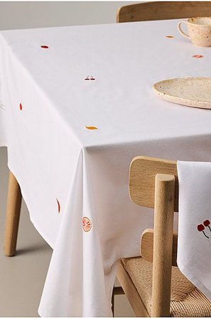 Jotex - Broderad Bordsduk Vit/multi CILIA - Köp Dukar hos Jotex