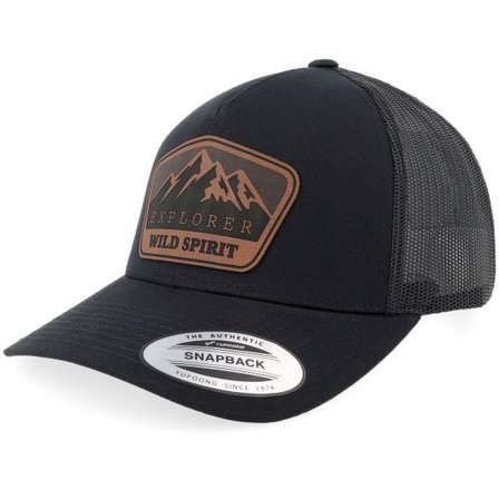 Wild Spirit - Svart trucker Keps - Mountain Explorer Brown Patch Wide Retro Black A-frame Trucker @ Hatstore