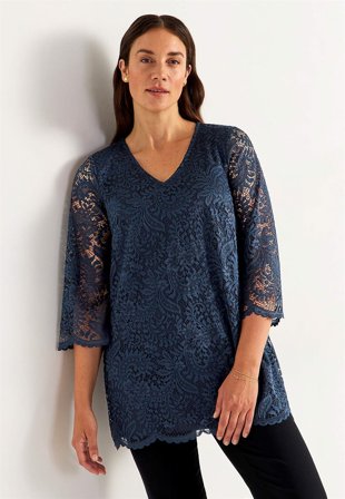 Cellbes of Sweden - Smuk blondetunika i marine til damer i størrelse 38/40