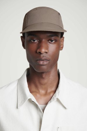 COS Men's Keps Med Meshpaneler in Beige