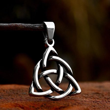 Pendant - Norse mythology - Eternal knot triquetra