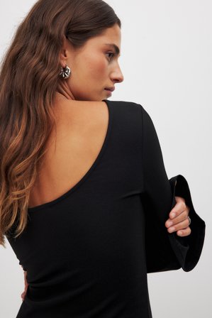 NA-KD Punto Flounce Sleeve Top - Toppe med åben ryg - Sort - XL