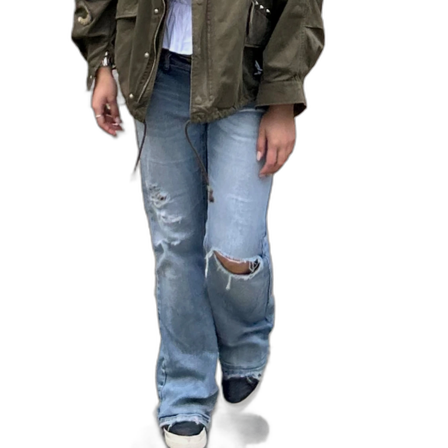 Ljusblå bootcut jeans med slitningar