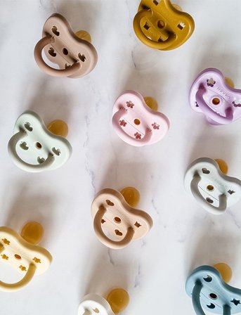 HEVEA Two-Pack Orthodontic Pacifier 3-36 Months - Yellow - 3-36M