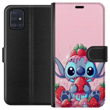 Kompatibel Tegnebogsetui til Samsung Galaxy A51 Stitch Strawberry Love sødt motiv med blå figur, der spiser jordbær i pastelstil