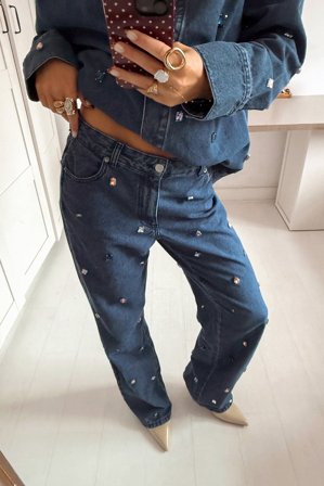Scandivv x NA-KD gerade Jeans mit Stein-Detail - Jeans mit geradem Bein - Blau - EU 44