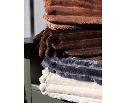 Pläd Esther off white Sagaform - Lyreco - Profilsortiment - Säsong - Julprodukter