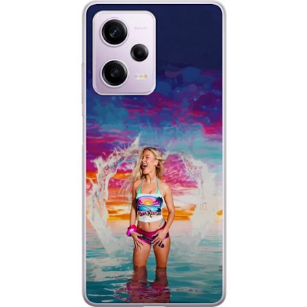 Yhteensopiva Puhelinkuori Xiaomi Redmi Note 12 Pro Vaalea nainen kirjavia rantavaatteita pelaa meressä auringonlaskun aikaan