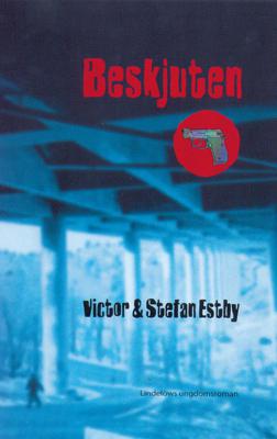 Beskjuten : en ungdomsroman om Ted - Bok av Victor Estby - Kartonnage