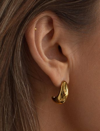 Timi of Sweden Beaux - Classic Chunky Stud Earrings - Gold - ONE SIZE