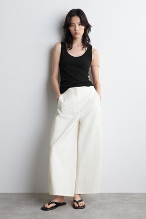 COS Femme Pantalon Barrel Court En Coton in Blanc