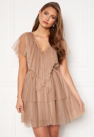 Ida Sjöstedt - Aurora Dress - Sand - Kläder - - Bubbleroom