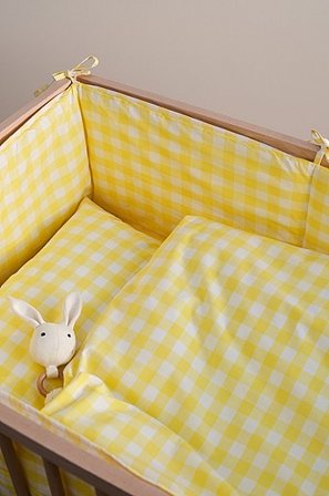 Jotex - Spjälsängsskydd Citrongul/naturvit LAUREN - Köp Babynests hos Jotex