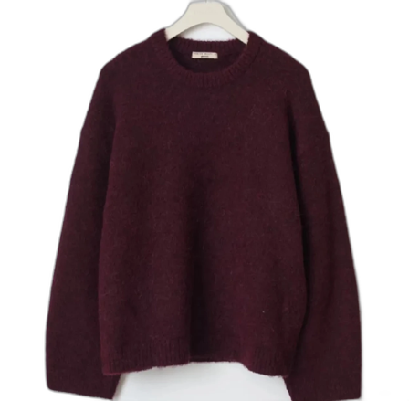 vinröd stickad tröja