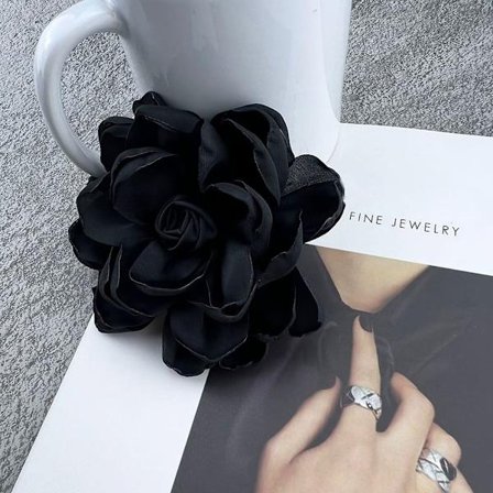 Stor blombrosch Corsage SVART