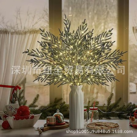 Opplyste Norfolk Pine-grener til jul, kunstige julelys - innendørs og utendørs dekor