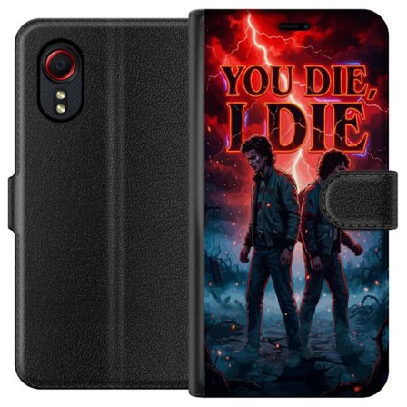 Kompatibelt Plånboksfodral till Samsung Samsung Galaxy Xcover 5 Stranger Things-inspirerat motiv med två unga män, röd blixtfylld himmel, mörk fa