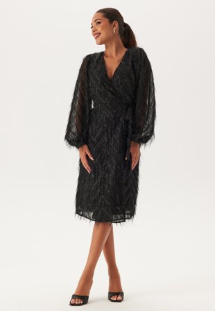 VILA - Vifeather L/S MIDI WRAP DRESS - Black - Kläder - - Bubbleroom Omlottklänning