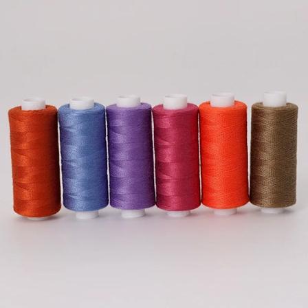 6 väriä/settiä lankaa ompelulankaa rulla kone käsin kirjonta 400 jaardia per puola 100% polyesteriä kestävä kotikäyttöön ompelutarvikesarja 01