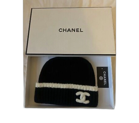 Søker efter Svart och vit Chanel mössa