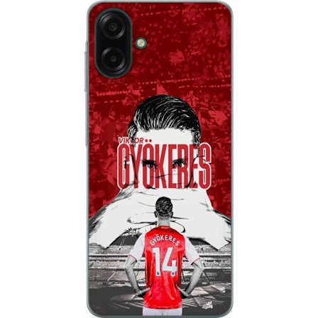 Yhteensopiva Puhelinkuori Samsung Galaxy A07 4G Punainen dramaattinen kollaasikuva, jossa esiintyy Viktor Gyökeresin muotokuva ja pelaajia takaapäin a