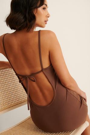 NA-KD Party Robe mini à bretelles dans le dos - Robe jersey - Brun - XX-Large
