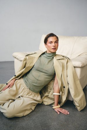 Laura Wittek x NA-KD - Ermeløs topp med traktformet hals - Pologenser - Grønn - XS