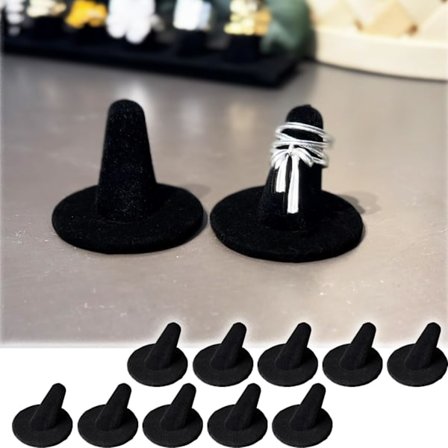 Musta samettinen sormusteline, 10 kpl sormustelineitä ja sormusten järjestäjä, koruteline sormusten säilytykseen